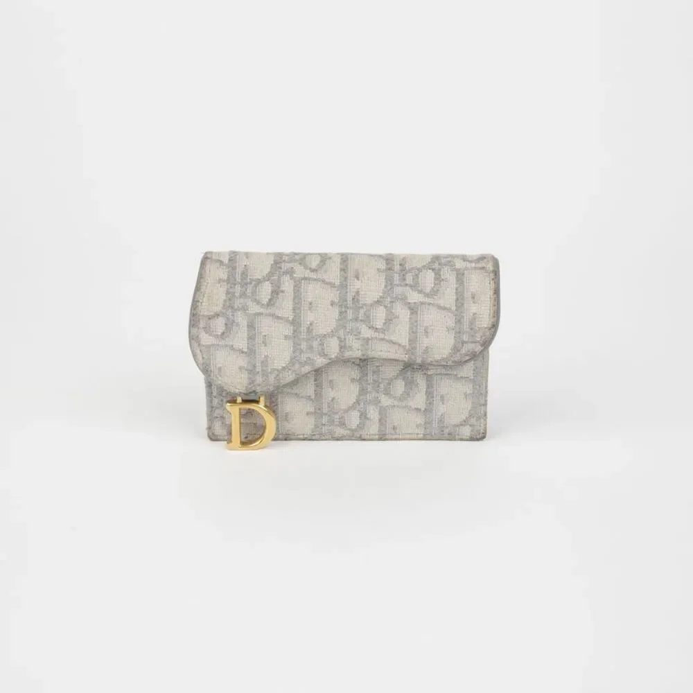 Oblique Saddle Flap Card Holder
